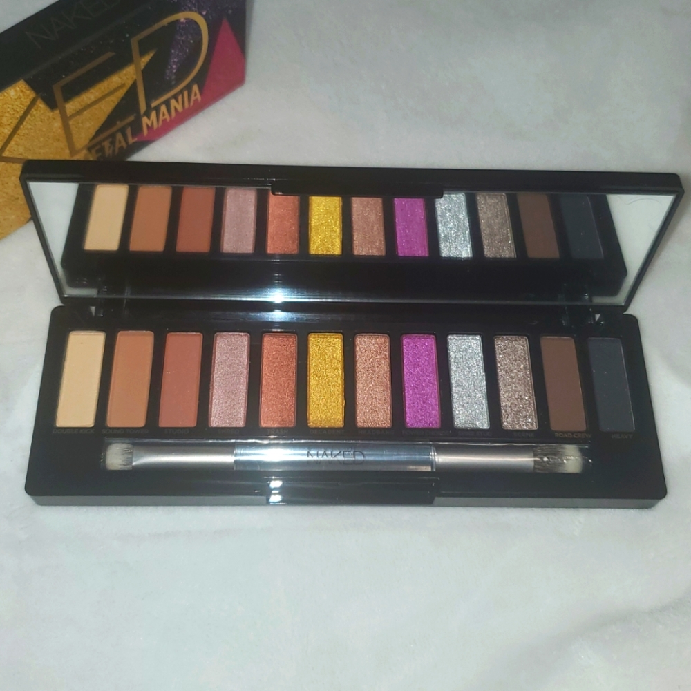 NIB Urban Decay Naked METAL MANIA Eyeshadow Palette - Picture 3 of 11